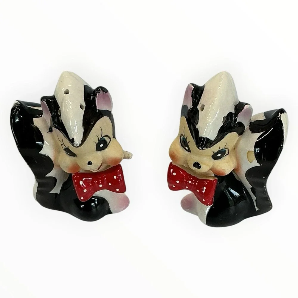 Vintage Skunk Pair Salt Pepper Shakers Japan Red Bow Ties‎ 1950